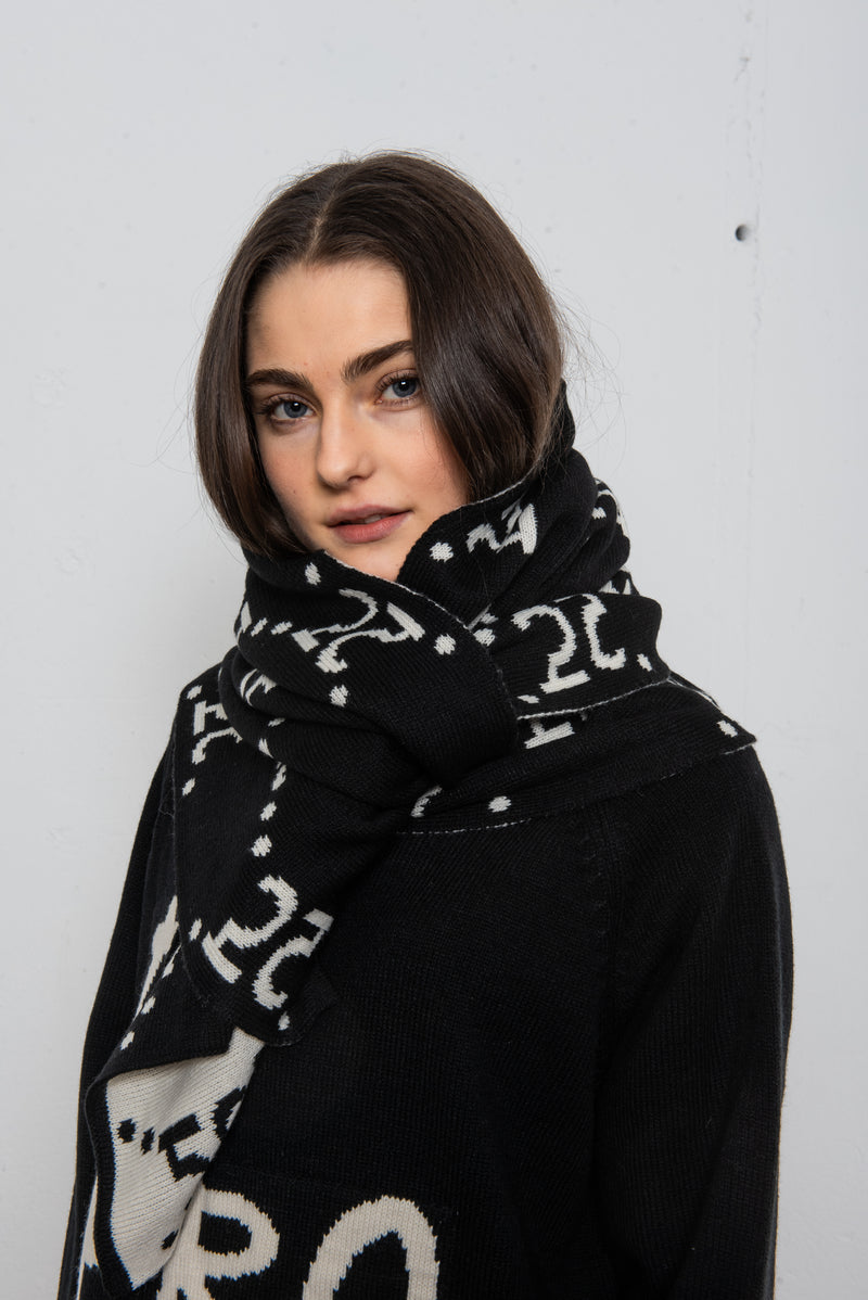 COURNEY KNITTED SCARF